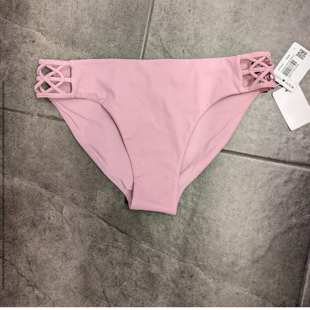 *Lululemon Coastline Bikini Bottoms